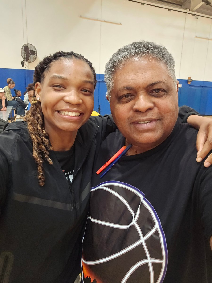 girlzprepreport's tweet photo. Many think I'm this retired gangsta but I'm only an inactive one so I have a soft spot seeing these seniors graduate each season and @Kobejohnsonnn became one of my all time favorites early @NorthShoreGBB so seeing her heading to @UTEPWBB also brings joy #SimmieColsonClassic https://t.co/jQt7KF4S5n