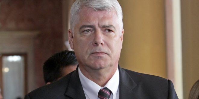 Según datos oficiales difundidos en su momento por el propio ministerio, el <a href="/mopcparaguay/">MOPC Paraguay</a>  acumuló una deuda cercana a 350 millones de dólares en capital, a lo que se suman alrededor de 100 millones de dólares en intereses, a consecuencia de ello, el gobierno del presidente