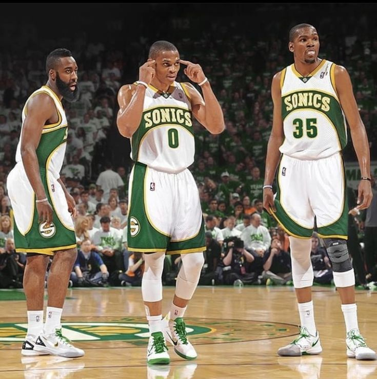 Lo bonito que sería que Durant, Westbrook y Harden se retirasen juntos en los Sonics💚

Me compras la idea?

(h/t <a href="/NBAMemes/">NBA Memes</a>)