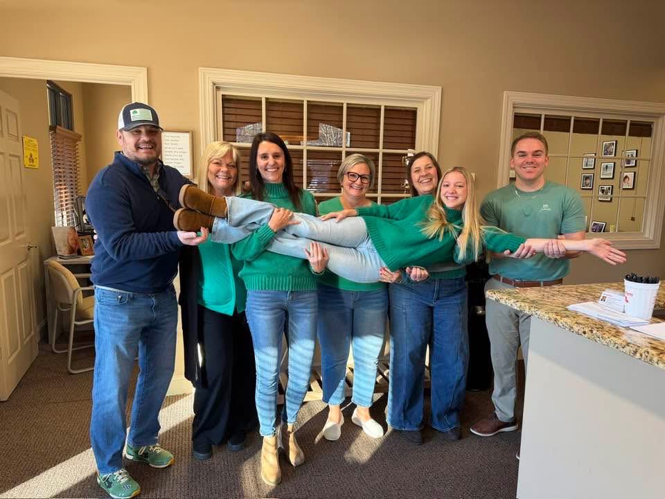 ClayVanMeterSF's tweet photo. Celebrating St. Patrick’s Day AND Julia’s 1year Work-a-versary!! We love you, Julia!!
#ClayVanMeterStateFarmInsuranceAgency
#CVMSF
@CVMSTATEFARM
#HappyStPatrick’sDay
#JuliaYear1 https://t.co/0hmgUbklh2