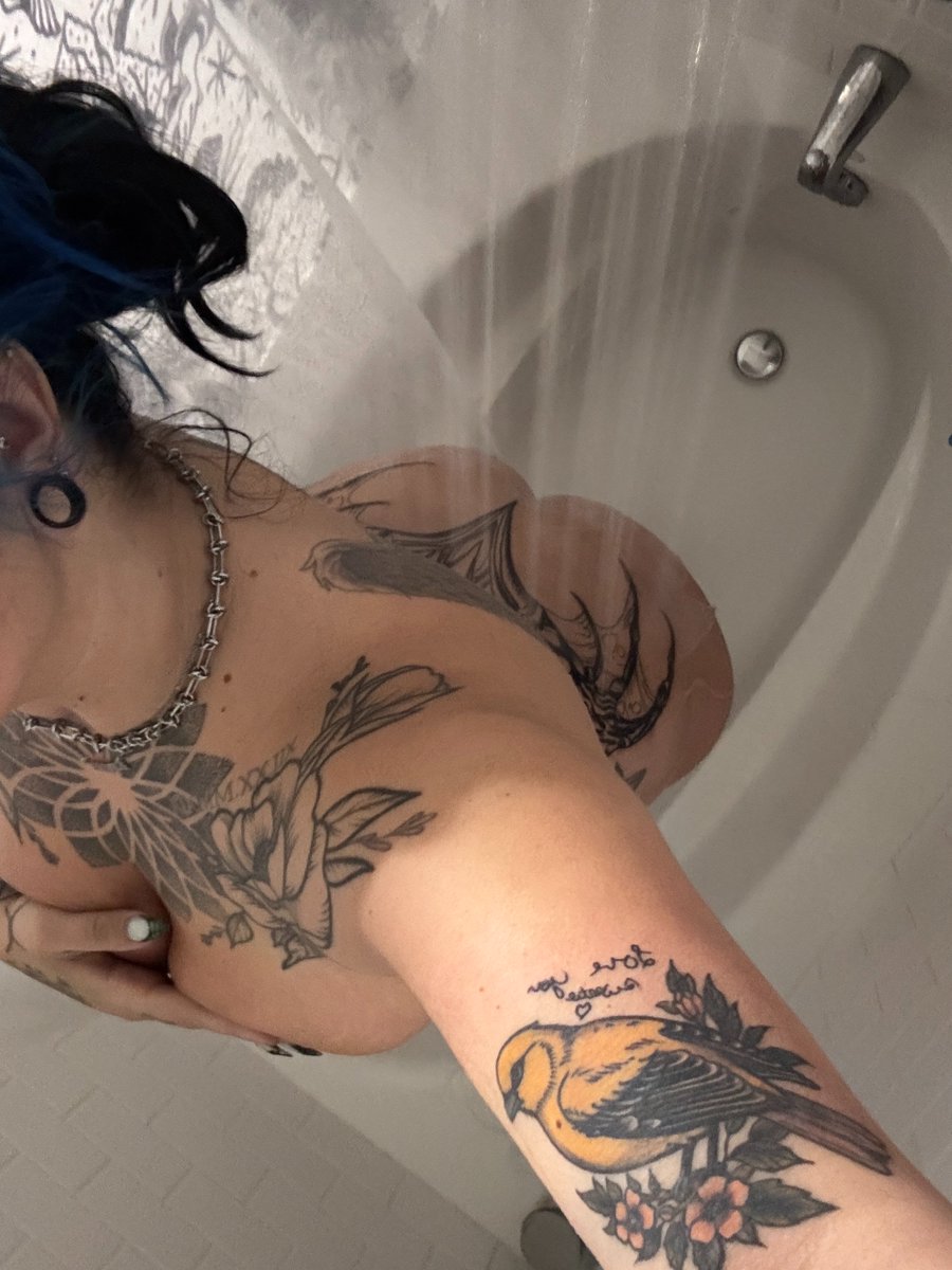 Kay 💋 tweet media