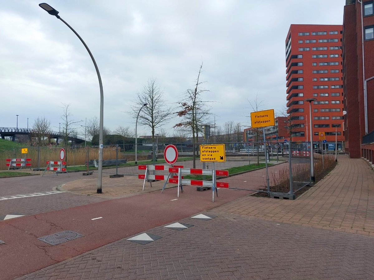 Hendrik-Ido-Ambacht tweet media