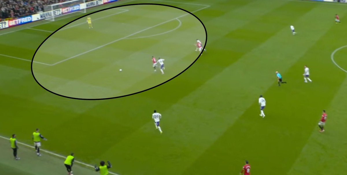 R2Analyze's tweet photo. Breaking the High Block with a Fake Run

Mbeumo’s fake run pulls the line out of shape 
Cunha attacks the gap 
Pinpoint pass by Fernandes = 1v1 chance.

designed by Michael Carrick -Manchester United vs Aston Villa
https://t.co/uU6M7yYALk https://t.co/Df6YyEexD2