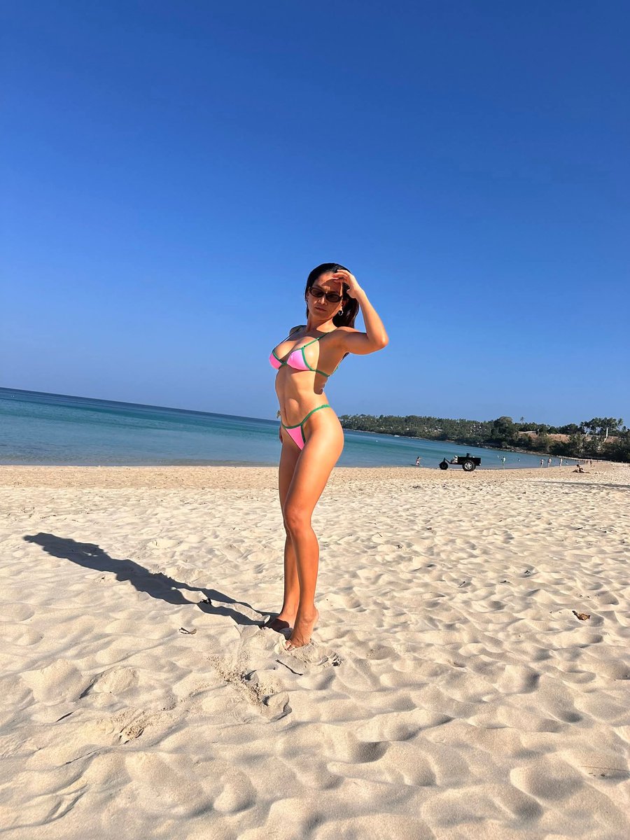 พลอย tweet media