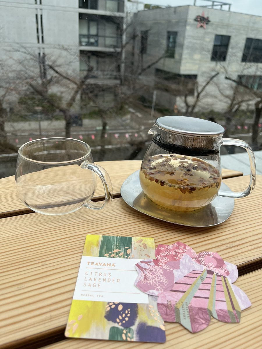 S82333831S's tweet photo. 今日は、中目黒を旅しました〜！前から気になってたStarbucks Reserve Roasteryに行ってきました✨めちゃくちゃ素敵なカフェで、すっかりファンに🤣 桜が綺麗な目黒川は、来週辺りが見どころかな🌸
#中目黒 #スターバックス #ReserveRoastery #カフェ好きな人とつながりたい https://t.co/kt62p1oaBj