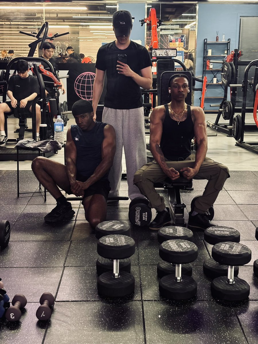 𝔸𝕁 ☽ tweet media