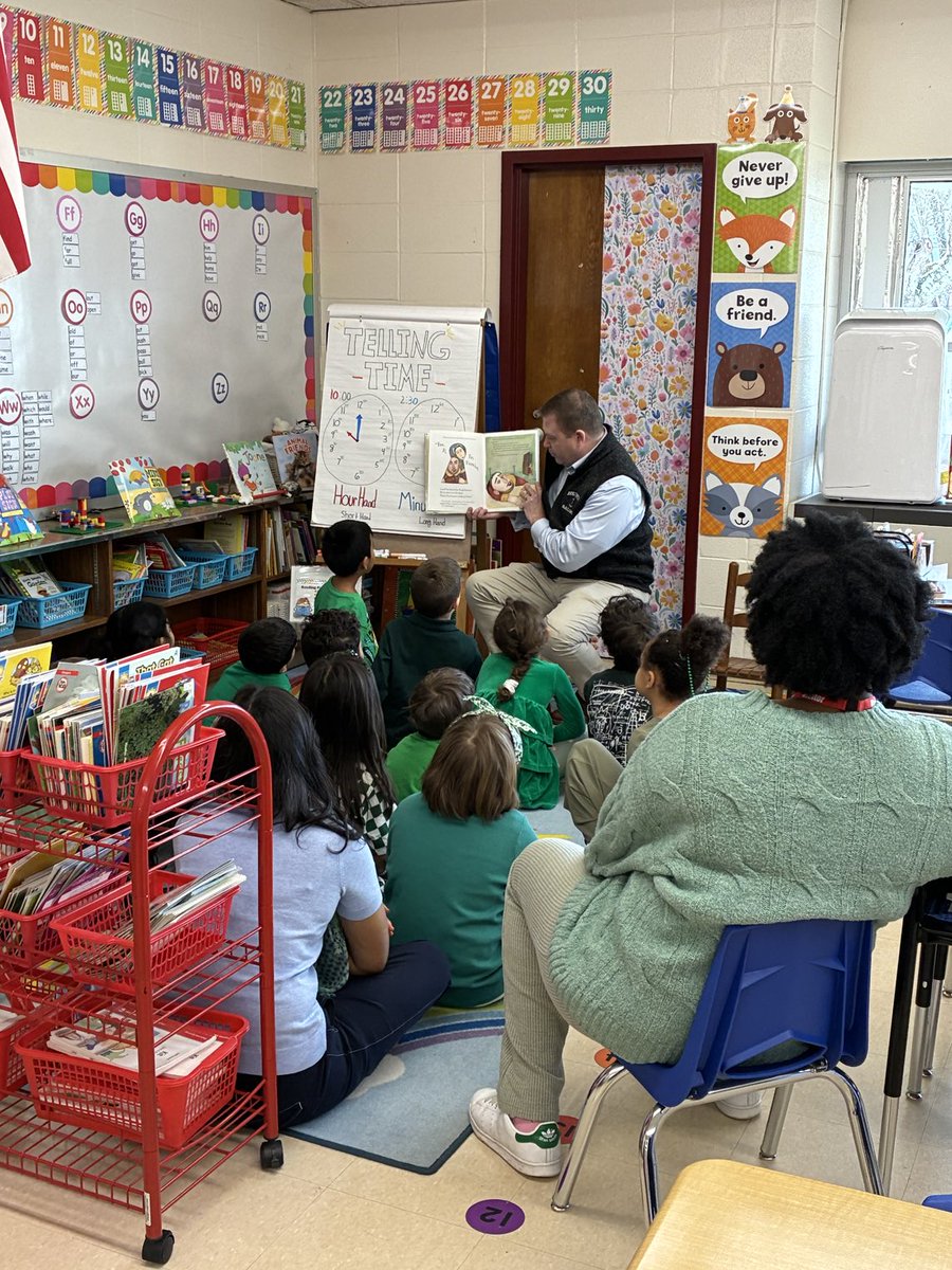 FWS_Principal's tweet photo. Supt. Tromblee is spending the next three days with us as part of his residency. 

Today, he is reading with each of our first grade classes. https://t.co/LN4MXjQdSk