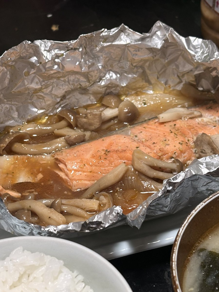 Hyouma846's tweet photo. 今日の晩飯
しゃけのホイル焼き
#飯テロ
#晩飯 https://t.co/mY9MrMZ15B