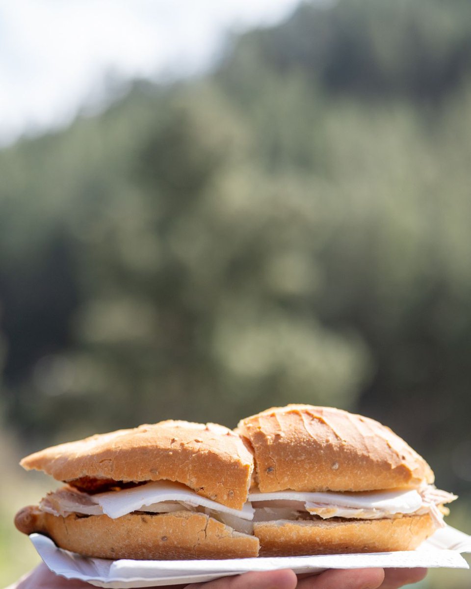 TerraeRural's tweet photo. #terrae2026
Bocadillo de pata + vino Ikewen = combinación que no falla. 🔥🍷
Sabor auténtico, producto local y ese equilibrio perfecto entre tradición y disfrute.
A veces, lo mejor es así de simple.
@GranCanariaCab @CamaraGCanaria @grancanariamg https://t.co/qquZr04nFA