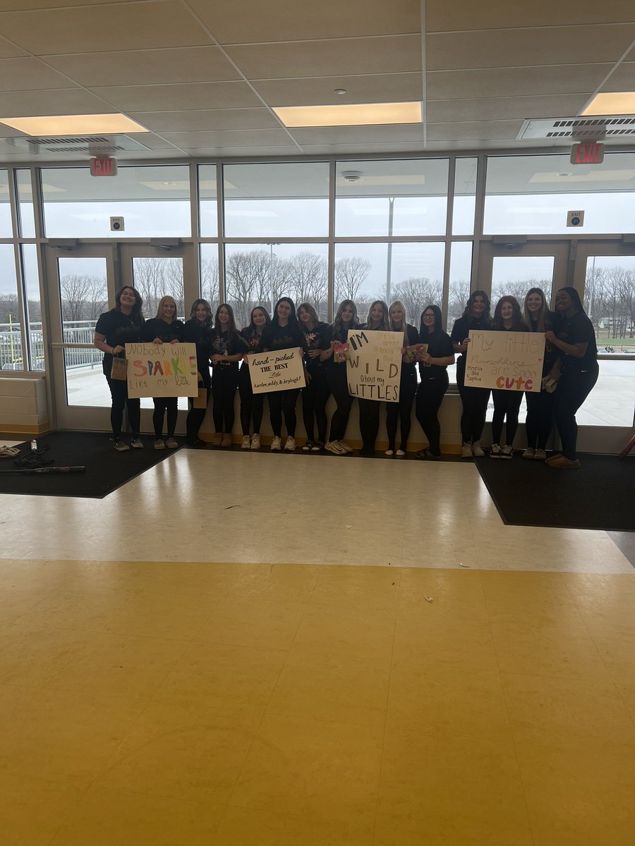 CFHS Softball 🥎🐯 tweet media