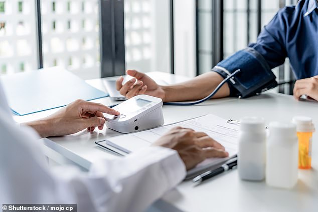vale50plus's tweet photo. If you have high blood pressure, simple lifestyle tweaks dramatically cuts heart attack risk and boosts longevity, study finds - https://t.co/s1jMfUBLWy https://t.co/9xon7lmwsZ