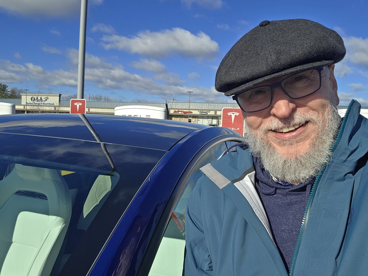 Lawrence 4.68e+3 🔋 tweet media