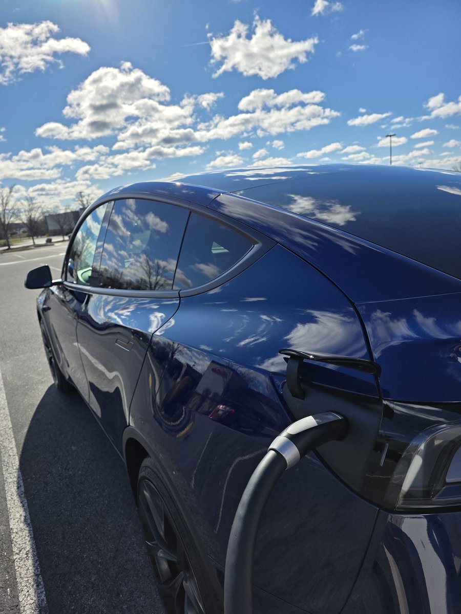 Lawrence 4.68e+3 🔋 tweet media