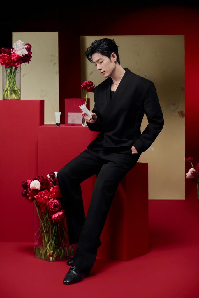 XFXSriLanka's tweet photo. 2026.03.17 | YUE SAI Weibo update :

With global brand spokesperson (sunscreen series) Xiao Zhan, bring the YUE SAI Sun Care Refreshing Gel towards the bright spring sunshine.

#XiaoZhan #XiaoZhanxYueSai https://t.co/nmxxTvUc04