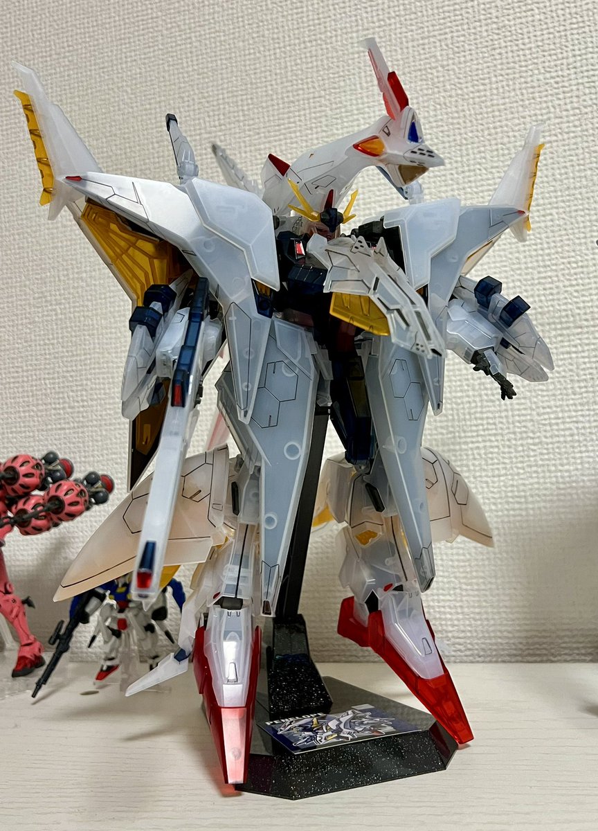 Ternat69's tweet photo. ２つとも作り応えがありました
とにかくデカい٩( ᐛ )و

#ガンプラ #クシィガンダム 
#ペーネロペー
 #閃光のハサウェイ https://t.co/32hRBz1wKe