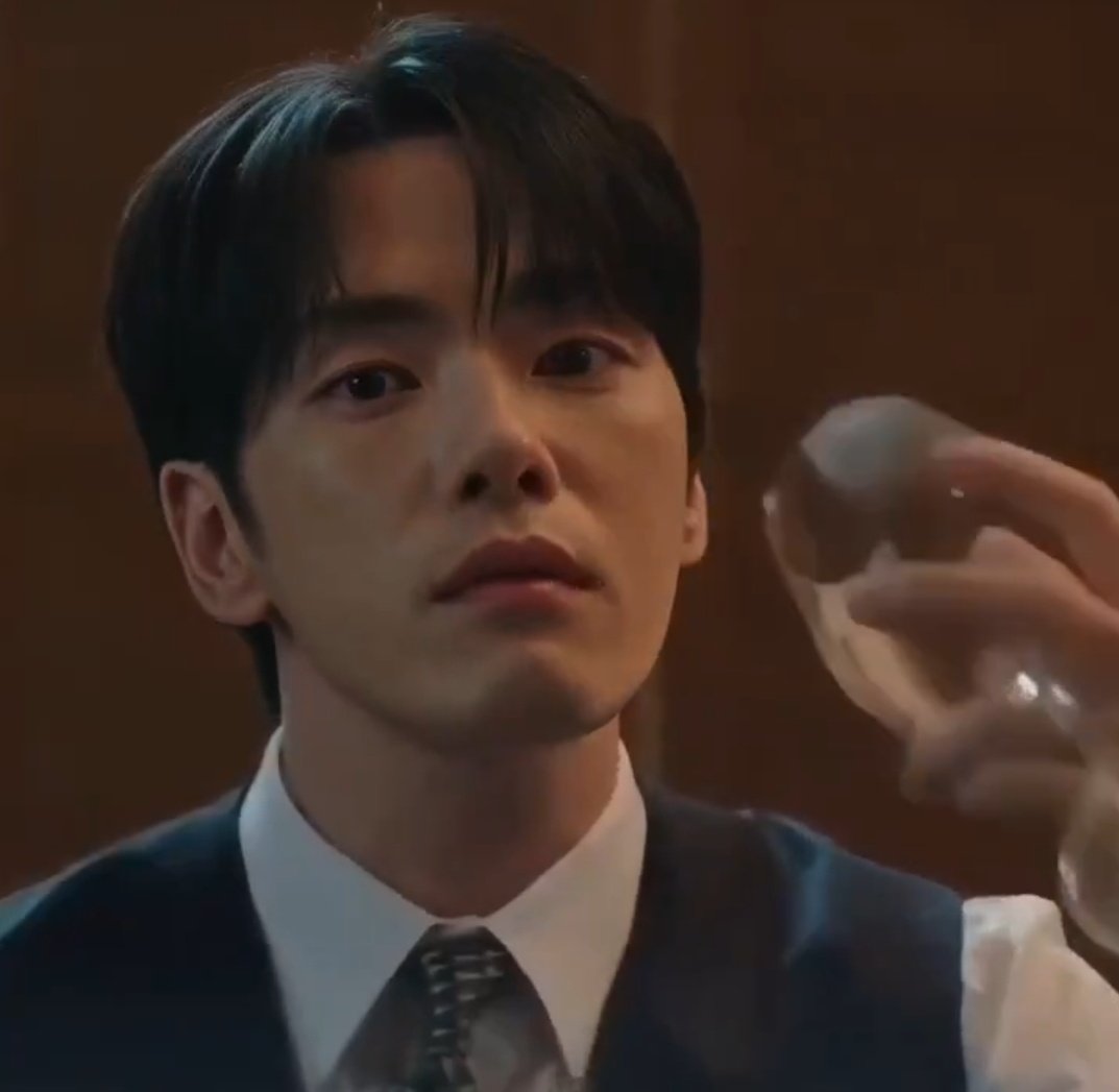 LAN bu kıza cidden fena takıntılı aşık çıktı aşırı hoşlandım oha uzun zamandır obsessed psycho karakterler görmemiştim iyi geldi o bana ❤️‍🔥