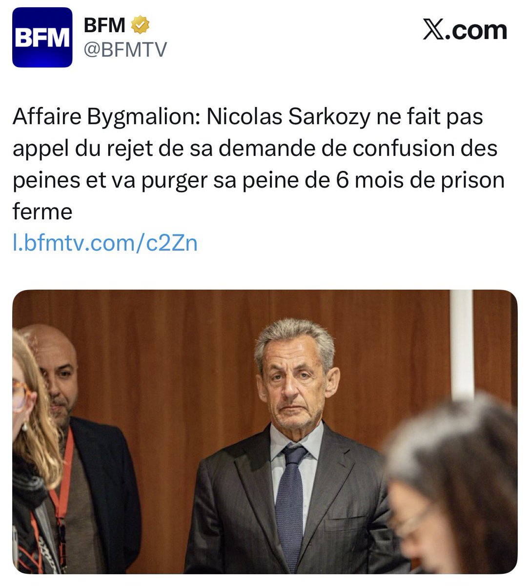 Plus précisément, il va faire du footing avec un bracelet à la cheville