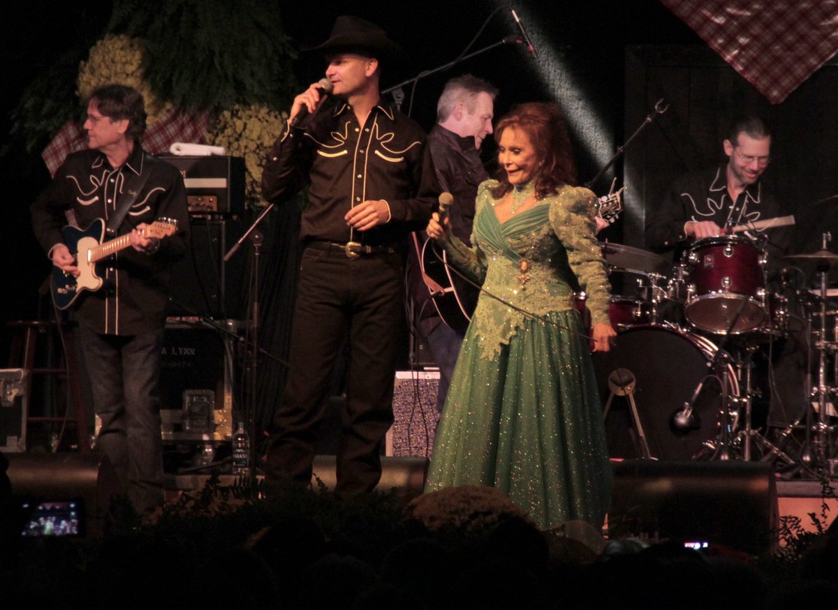 Loretta Lynn tweet media