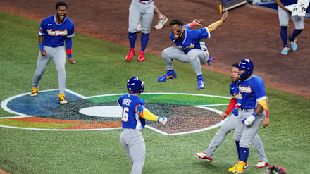 📢La selección de #Venezuela marcó un hito al clasificarse por primera vez a la final del Clásico Mundial de Béisbol, tras vencer 4-2 a #Italia. La final será este martes a las 8pm en el LoanDepot Park de Miami, donde enfrentará a #EEUU. 

📌 <a href="/Unionradionet/">Unión Radio</a>