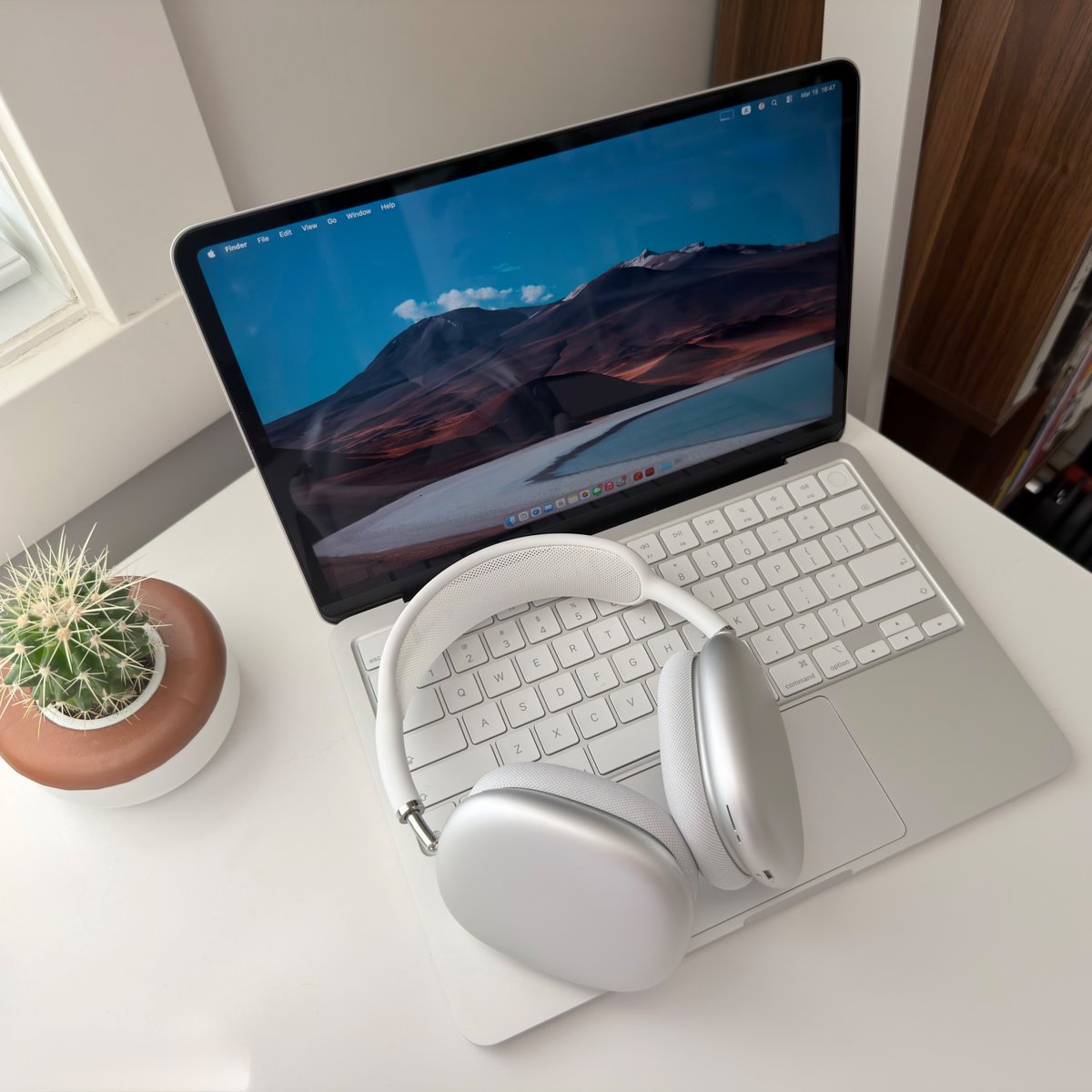 Basic Apple Guy tweet media