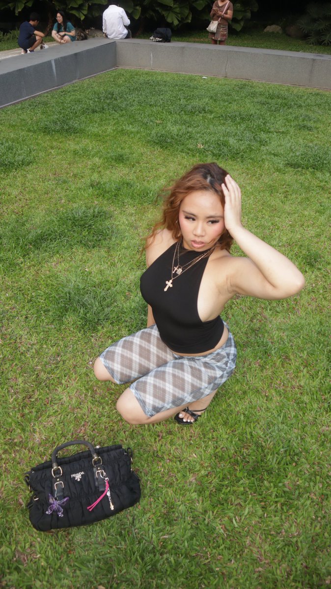 evlincarnatee's tweet photo. grass is greener wherever i am https://t.co/169PXQhaU7