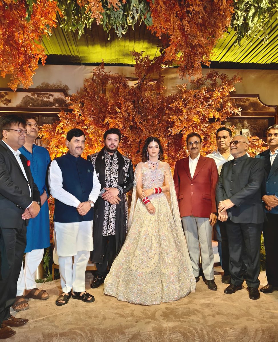 ShahnawazBJP's tweet image. दिल्ली में पूर्व विधायक श्री ब्रह्म सिंह तंवर जी की पोती ईशिता के विवाह स्वागत समारोह में रविवार को शामिल हुआ और वर-वधू को सुखमय वैवाहिक जीवन के लिए आशीर्वाद दिया।

#shadi #reception #attend #welcome #congratulations