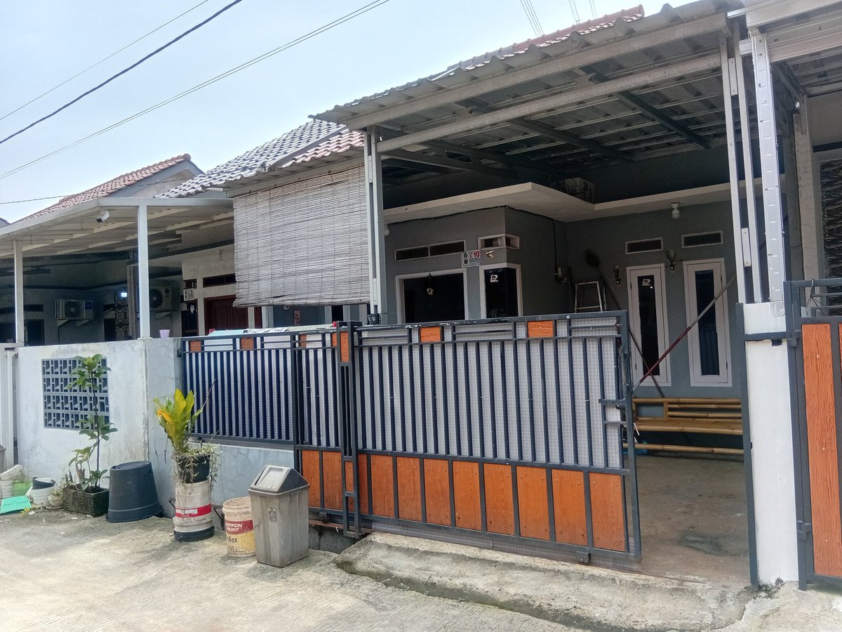 YuliaY72168's tweet photo. RUMAH SIAP HUNI DALAM CLUSTER 

 📍 BEDAHAN 
SAWANGAN DEPOK 

(Jalur Alternatif St. Citayam)
🏠 Kondisi: Second Siap Huni dalam Cluster
📜 Surat: SHM
🛏 2 KT, 1 KM, Garasi
🚗 Akses 1 Mobil
💰 Harga: 250 Juta (Nego)

Info detail &amp; survey:
☎️ 089504741050/
089676652123 https://t.co/DwAIIt2yrq