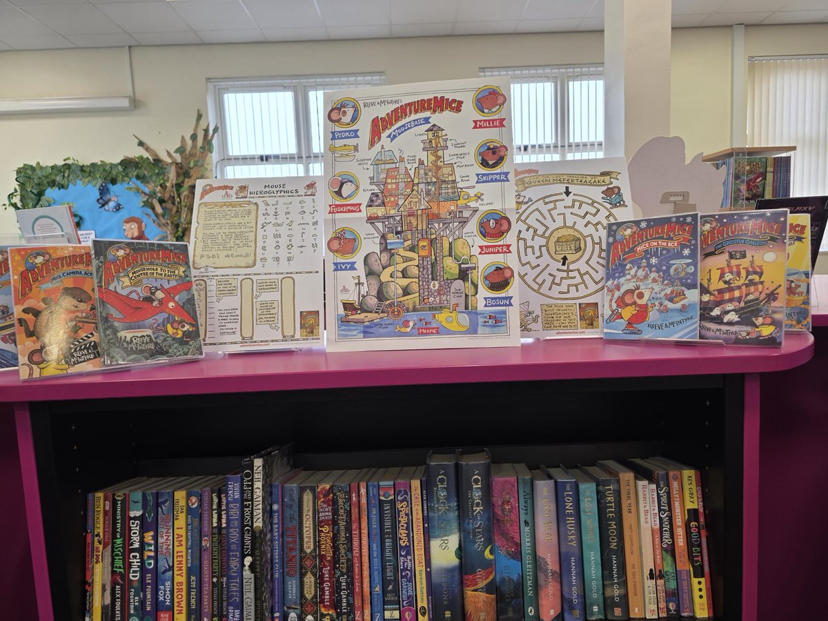 Llyfrgell y Coed Duon 📚 Blackwood Library tweet media