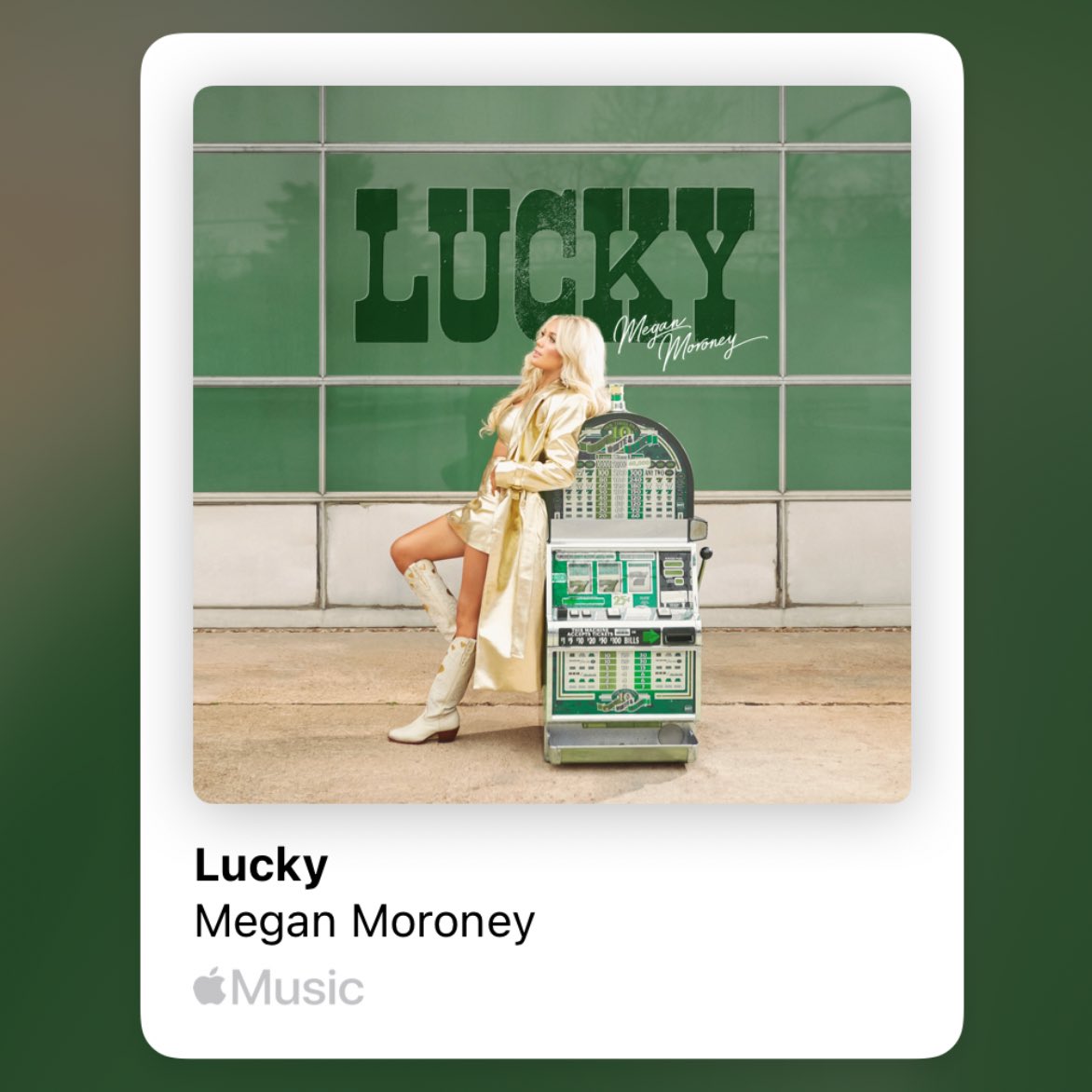 caroline is on cloud 9 🩷☁️ tweet media