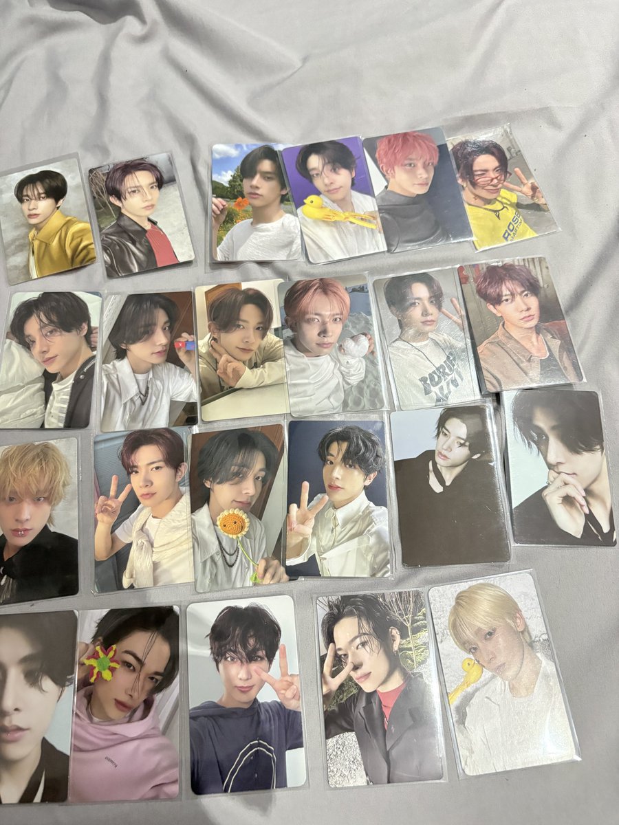 phxtzuio's tweet photo. ใบละ80ค่าส่ง40ค่า #ตลาดนัดenhypen #enhypen https://t.co/V3pS1nYCQD