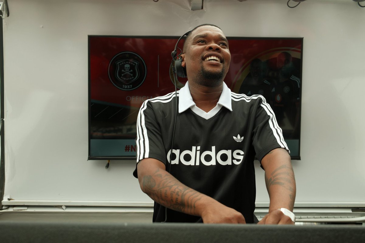 Mangethe7's tweet photo. Wola @adidasZA @orlandopirates ngamtholaphi lo https://t.co/OmfnmmdlVb
