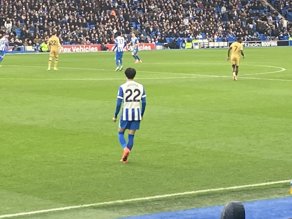 oouiea's tweet photo. 2/8にはブライトンのホーム、AMEXスタジアムでクリスタルパレス戦。タッチライン際を走る三笘を間近に観れました。ケガ明けの鎌田の復帰も重なり、ラッキーなタイミングでした。
プレミアチケット様（@premtkt_jp）にアドバイスいただいて無事にチケット確保できました。ありがとうございました。 https://t.co/36pLQiEgFA