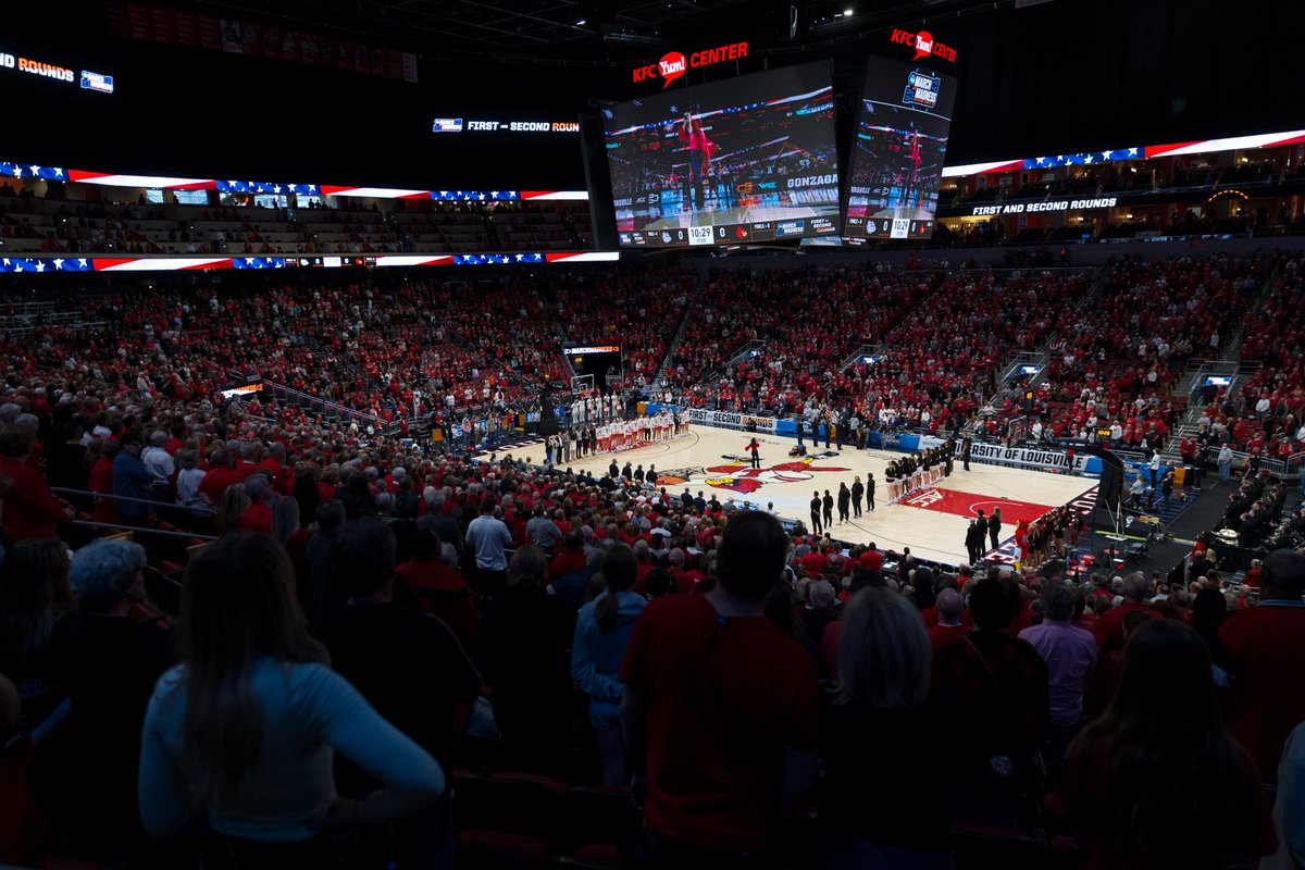LouisvilleWBB's tweet photo. Rewinding to March at the Yum!

Ready to run it back 🔥

All The Info: https://t.co/TdbG8G31zy

#GoCards https://t.co/yGF4KzQisy