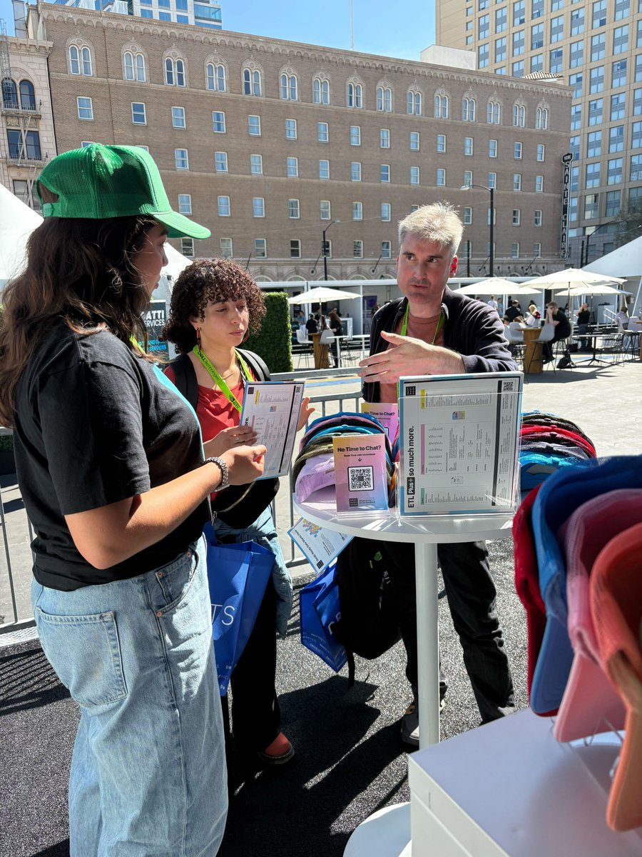 Unstructured tweet media