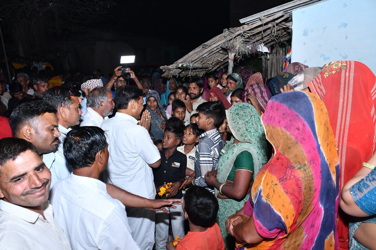 PramodBhayaINC's tweet image. 📍आभार ग्राम शाहपुरा  - धन्यवाद यात्रा!

विश्वास का मार्ग, सेवा का संकल्प।
#PramodBhaya #Anta #Mangrol