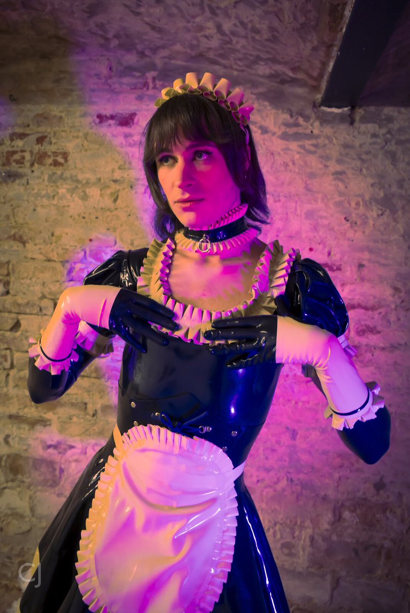 So fullfilled as a Maid 🥰🎀🎀

#transgender #latex #roleplay #maid #service