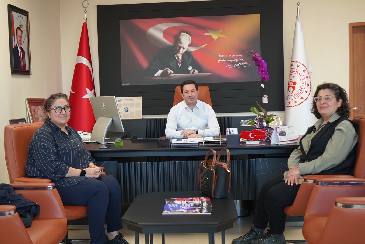 BAİBÜ Bağımlılıkla Mücadele Merkezi Müdürü Doç. Dr. Makbule Tokur Kesgin ve merkez çalışanı Uzm. Keziban Türken, İl Müdürümüz Emrullah Güler’i ziyaret etti. 
++