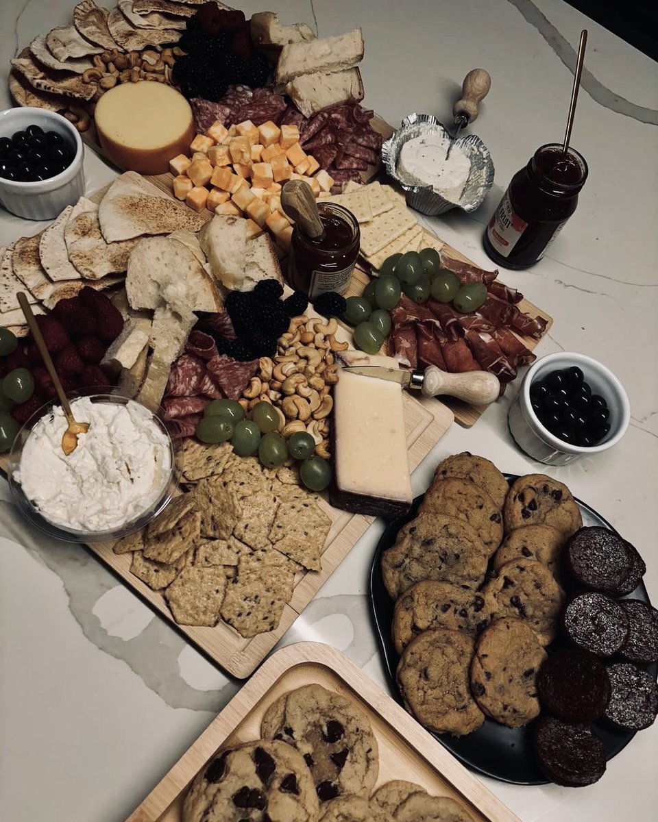 Aight, kids. Enjoy your sleepover party. Don't make any mistakes you'll regret later. Absolutely, under any circumstances, do not knock on my door, unless the apocalypse comes atau ada Strawhats Pirates di depan rumah.

<a href="/ashenvision/">ANALEIA.</a> <a href="/ausmtere/">JEREMIAH</a>