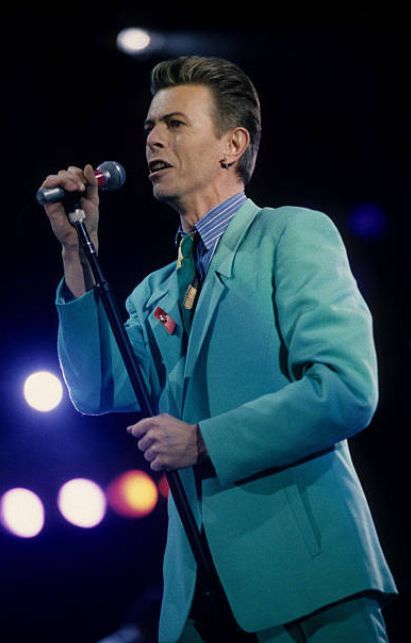 crockpics's tweet photo. David Bowie at the Concert For Life in Wembley Stadium, 1992. Photo by Kevin Mazur. Bowie paid a beautiful tribute to Freddie Mercury in front of 72,000 roaring fans, even surprising the crowd by dropping to his knees to recite the Lords Prayer. Did you happen to watch this historic broadcast when it originally aired live?