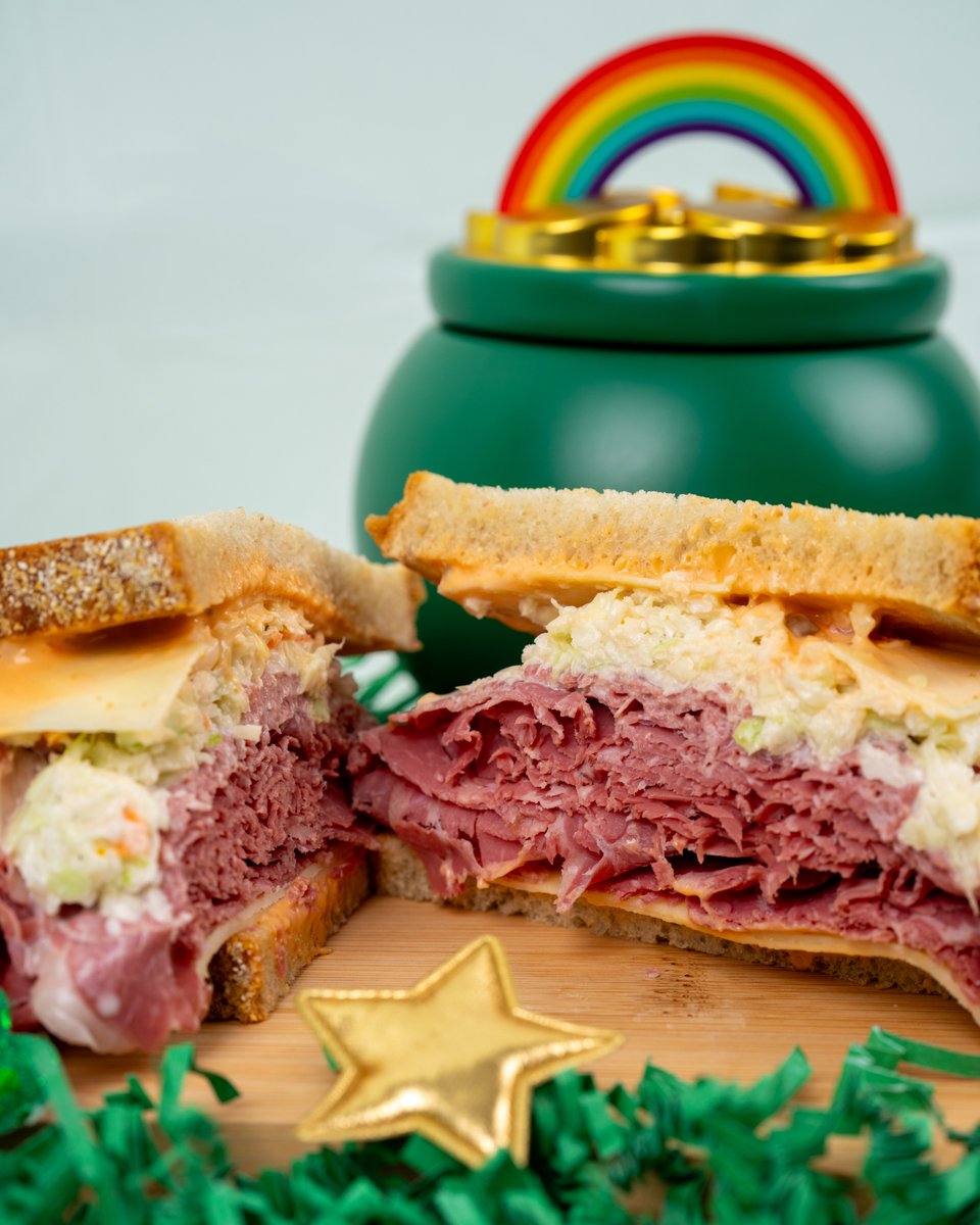 LisciosBakery's tweet photo. Celebrate St. Patrick’s Day with us! ☘️ The Bulldog is piled high with corned beef, Swiss, slaw &amp; Russian dressing. Lucky you… lunch is handled. 😉

Get your Bulldog on a seeded roll or rye!

#LisciosBakery #LisciosDeli #SouthJerseyEats #BakeryAndDeli #LocalFavorites https://t.co/HdTKyuykDV
