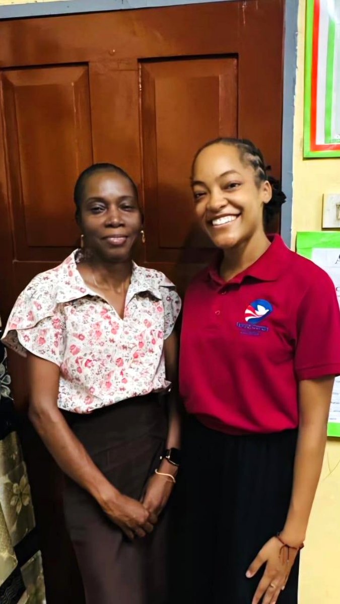 During a recent parent-teachers meeting, headteacher, Miss Lepps and #PeaceCorps Volunteer Eunice shared with parents and guardians tips on how to improve students' literacy and reading skills at home. ✨💡📚 #PeaceCorpsGuyana #Service 🇬🇾
facebook.com/PeaceCorpsGuya…