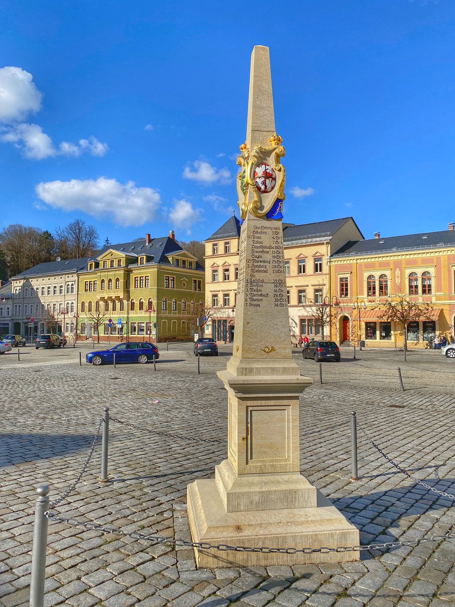 Hochtouren's tweet photo. #Sebnitz in Sachsen heute: das Fischer-Art Haus, der Markt mit sanierter Postmeilensäule, alte Bäckerei, Geschäftshaus Schandauer Str. https://t.co/WhKq518cy9