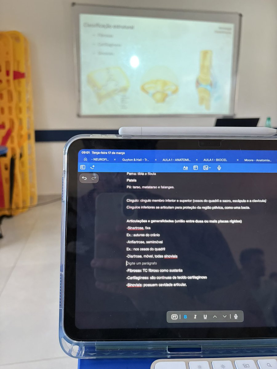 lucasnamed's tweet photo. dica: estudem pra vestibulares tradicionais para não depender dessa merda https://t.co/DrlpPJfbd8