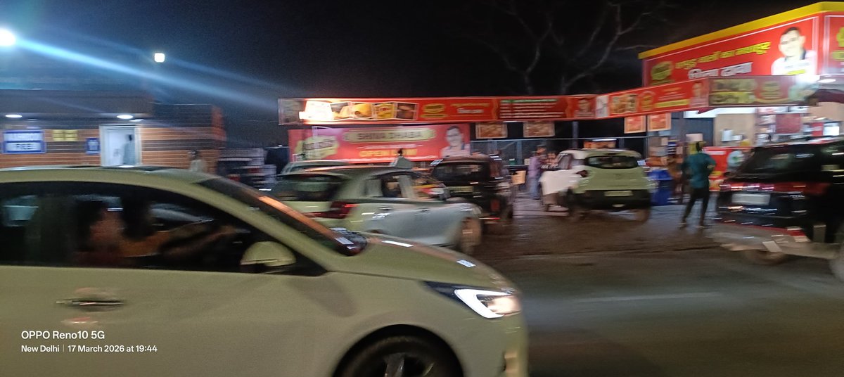 ravirjaiswal's tweet photo. Shiva Dhaba ( Entrance of Meerut Expressway) is creating so much traffic disruptions everyday specially during the evening which is peak traffic time. How come traffic police and other government departments didn't notice this or they are getting enough cut to act as deaf &amp; dumb. https://t.co/nBUUFuhsEt