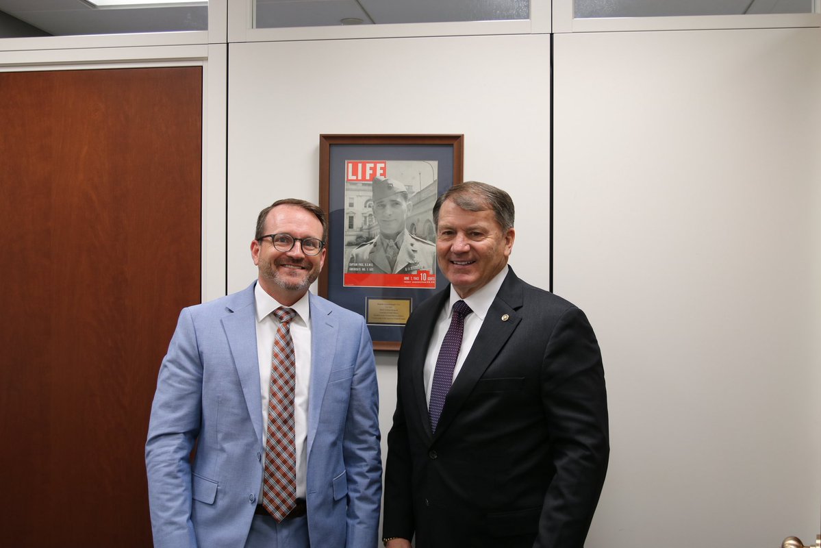 Senator Mike Rounds tweet media