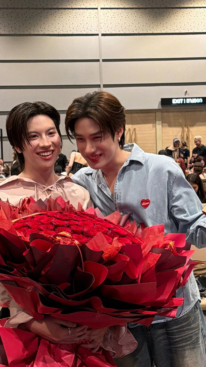 "พี่อะเลือกน้ำปิง100%"       "พี่จะเลือกเฟิร์สนั่นแหละ"

มาตรฐานเมะเขมว่ะ