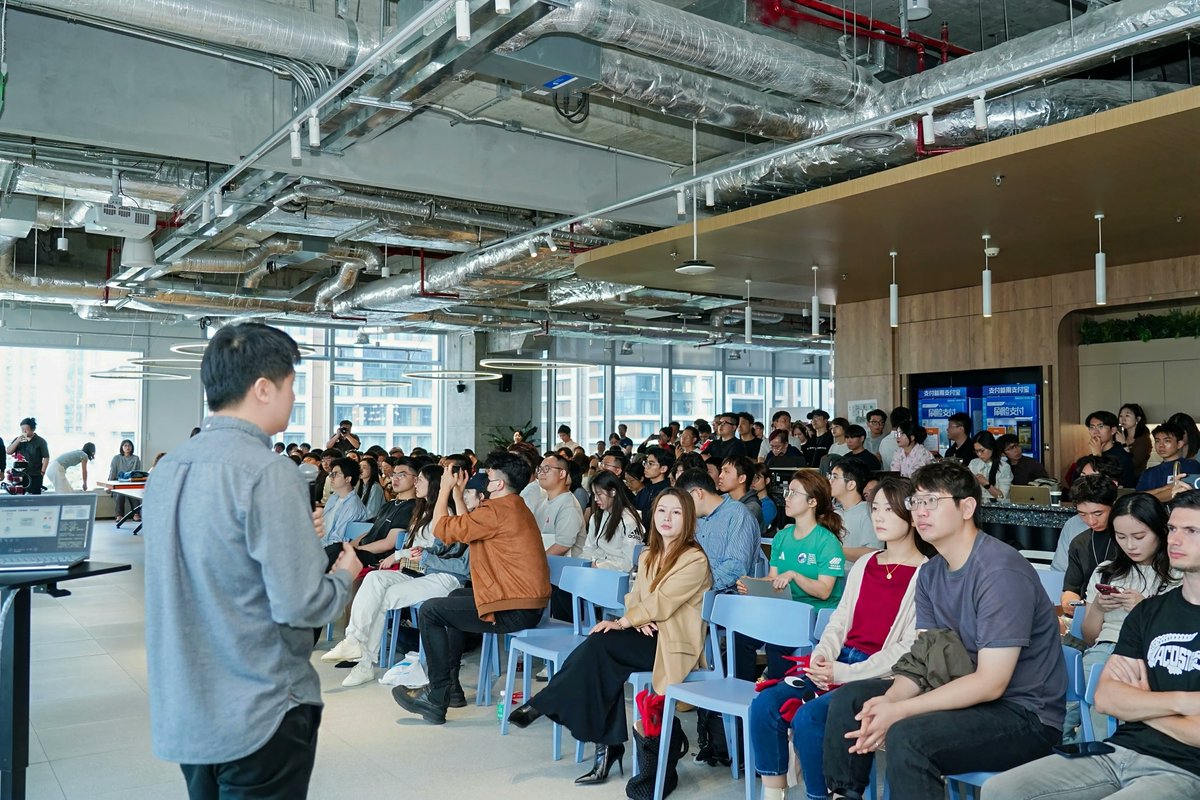 HackQuest tweet media