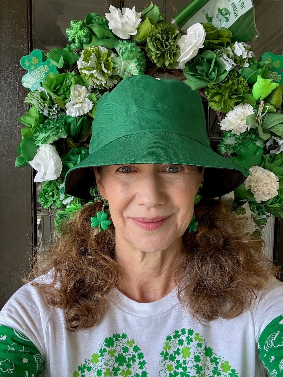 Laura Cayouette tweet media