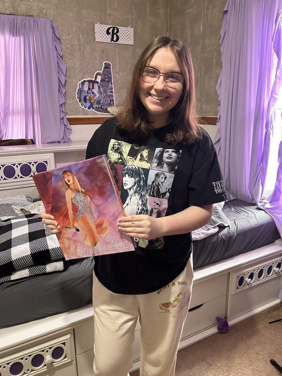 kirsten 🪩⋆｡°✩ tweet media