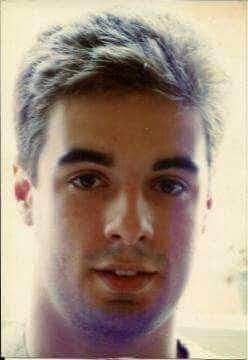 #TalDiaComoHoy de 2001 #ETA mató en #Cataluña a Santos Santamaría era <a href="/mossoscat/">Mossos</a> tenía 32 años. Pretendían una masacre por eso la bomba explotó antes de la hora que anunciaron. No estaba de servicio se ofreció voluntario para acordonar la zona.

#heroe 

¡Esto era ETA!

🧵